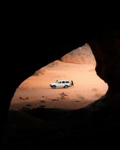Nous, passionnés par les voyages et les découvertes authentiques, vous emmenons dans une aventure inoubliable au cœur du Sahara tunisien. Préparez-vous à explorer des paysages à couper le souffle, à rencontrer des cultures fascinantes et à vivre des expériences uniques. Notre excursion dans le Sud Tunisien vous promet des moments de pure émerveillement et d'immersion totale dans un environnement d'une beauté saisissante. Plongez au Cœur du Désert Tunisien Lorsque nous parlons d'une excursion dans le Sahara, nous ne faisons pas les choses à moitié. Nous vous invitons à plonger au cœur même du désert tunisien, là où les dunes de sable s'étendent à perte de vue et où le silence est roi. Loin de l'agitation des villes, c'est ici que vous trouverez la véritable essence de la Tunisie, brute et envoûtante. Découvrez les Oasis Secrètes Au cours de notre périple, nous vous conduirons vers des oasis cachées, de véritables joyaux dissimulés au milieu du désert. Ces havres de fraîcheur, où la vie bourdonne malgré l'aridité des environs, offrent un contraste saisissant avec le paysage environnant. Préparez-vous à être émerveillé par la beauté tranquille de ces lieux préservés. Rencontrez les Habitants du Désert L'un des points forts de notre excursion est la rencontre avec les habitants du désert, des nomades berbères dont le mode de vie est intimement lié à cette terre inhospitalière. Nous vous invitons à partager un moment privilégié avec ces hommes et ces femmes au mode de vie ancestral. Leur hospitalité légendaire et leur sagesse vous laisseront des souvenirs impérissables. Une Cuisine Authentique et Savoureuse Au cours de votre voyage, nous veillerons à ce que votre palais soit comblé par des saveurs authentiques et délicieuses. Nous vous ferons découvrir la richesse de la cuisine tunisienne, avec ses plats traditionnels préparés avec amour et savoir-faire. Que ce soit un couscous parfumé, un tajine savoureux ou des pâtisseries sucrées, chaque repas sera une véritable invitation au voyage culinaire. Des Nuits Magiques Sous les Étoiles Pour couronner votre expérience dans le désert tunisien, nous vous offrons la possibilité de passer des nuits magiques sous un ciel étoilé à couper le souffle. Loin de la pollution lumineuse des villes, vous pourrez contempler la voûte céleste dans toute sa splendeur et vous laisser bercer par le silence de la nuit. Une expérience unique et inoubliable, à vivre au moins une fois dans sa vie. Réservez Votre Aventure Dès Aujourd'hui Prêt à vivre une aventure hors du commun dans le Sud Tunisien ? Ne tardez plus et réservez dès aujourd'hui votre place pour notre excursion exclusive. Nous vous promettons des moments de découverte, d'émerveillement et de partage, le tout dans le cadre enchanteur du Sahara tunisien. Embarquez avec nous pour une aventure dont vous vous souviendrez toute votre vie. N'attendez plus, contactez-nous dès maintenant pour réserver votre place !